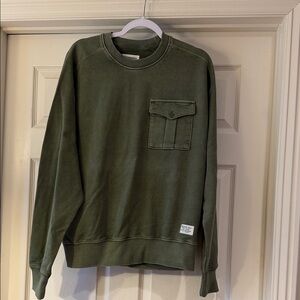 American Eagle Outfitters Forest Green Crewneck Sweatshirt Sz M.  NWOT. Box35
